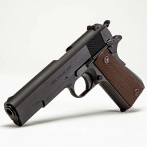 Pistola Auto-Ordnance 1911A1: Diseño clásico y precisión en calibre .45 ACP.