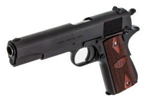 Pistola Auto-Ordnance 1911A1: Diseño clásico y precisión en calibre .45 ACP.