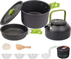 Set de ollas marca campsor incluye olla, sartèn, tetera, tapa y accesorios, mango plàstico verde plegable, se guarda en funda de transporte.