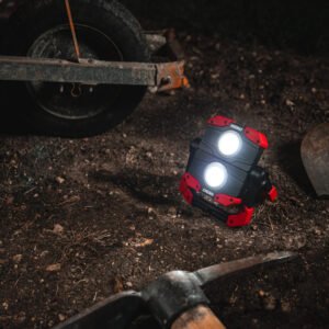 Linterna Farol Recargable Westinghouse 1200 lúmenes, ideal para camping y trekking.