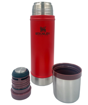 Termo Stanley Classic Lava 591 ml en acero inoxidable para mantener bebidas calientes o frías.