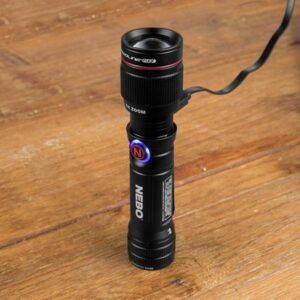 Linterna Redline Flex 1 de NEBO, 450 lúmenes compacta y resistente al agua para uso táctico y outdoor.