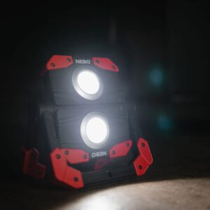 Linterna Farol Recargable Westinghouse 1200 lúmenes, ideal para camping y trekking.