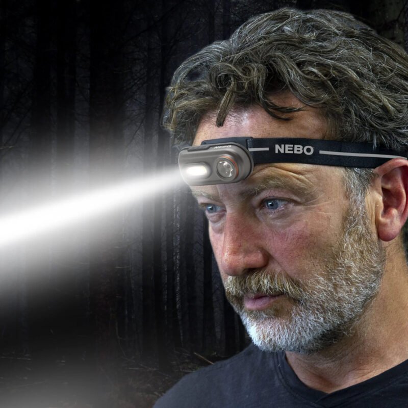 Linterna de Cabeza Einstein™ 400 de NEBO | Iluminación Potente para Actividades al Aire Libre Linterna de Cabeza Einstein™ 400 de NEBO con 400 lúmenes, diseño ajustable y resistente al agua.