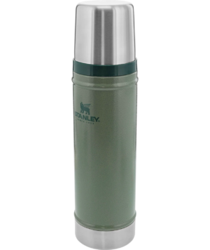 Termo Stanley Classic Lava 591 ml en acero inoxidable para mantener bebidas calientes o frías.