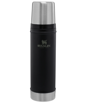 Termo Stanley Classic Lava 591 ml en acero inoxidable para mantener bebidas calientes o frías.