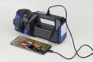 Linterna Farol Recargable Westinghouse 1200 lúmenes, ideal para camping y trekking.